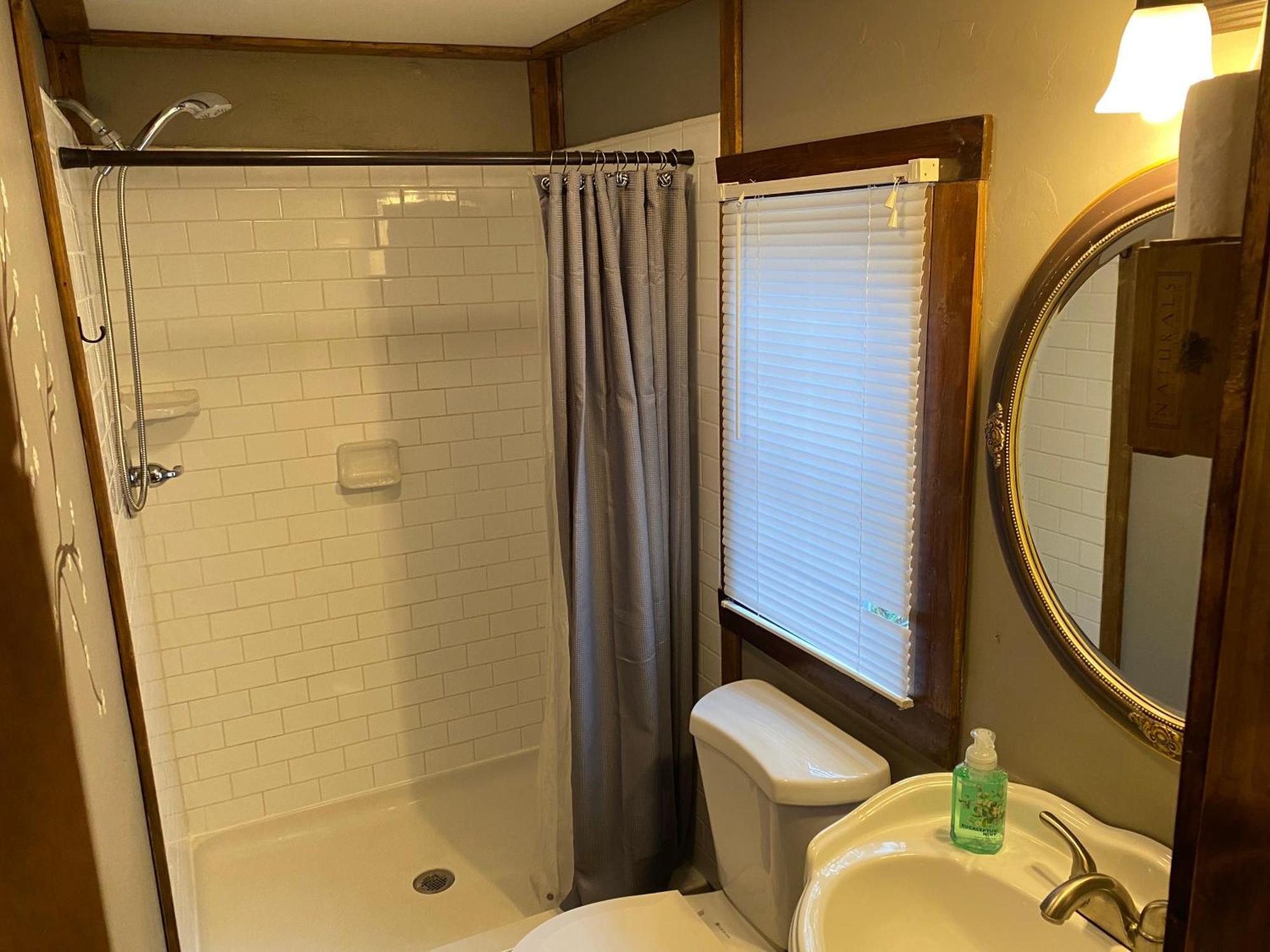 Convenient Cottage-Hot Tub, 4 Minutes To Dahlonega Buitenkant foto